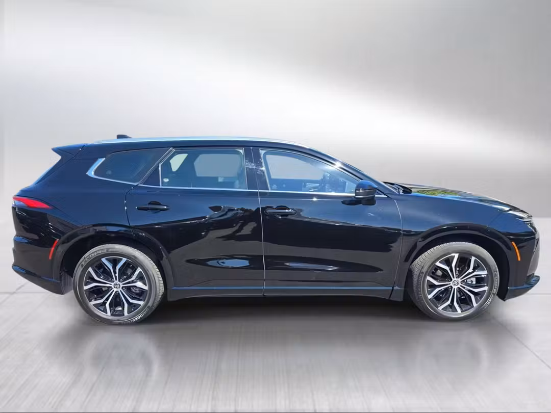 2025 Toyota Crown Signia XLE - Image 2