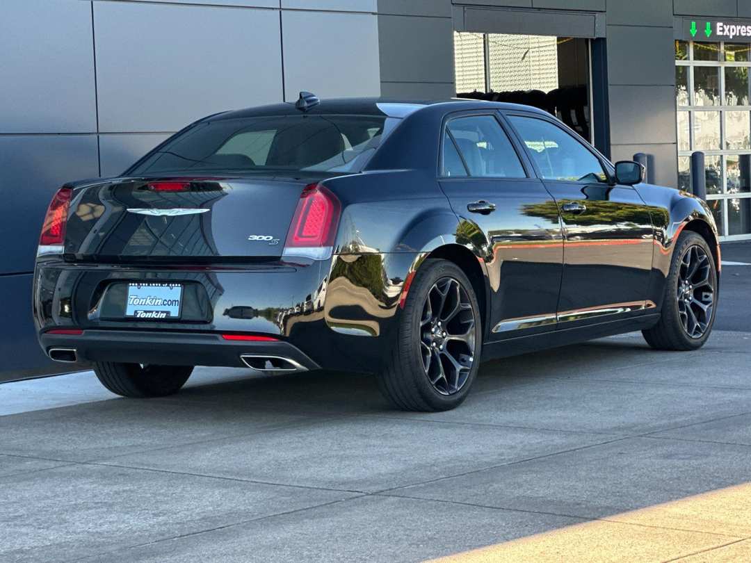 2019 Chrysler 300 S - Image 3