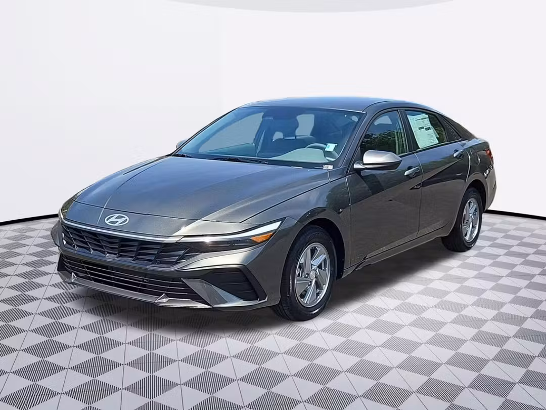 2026 Hyundai Elantra SE - Image 2