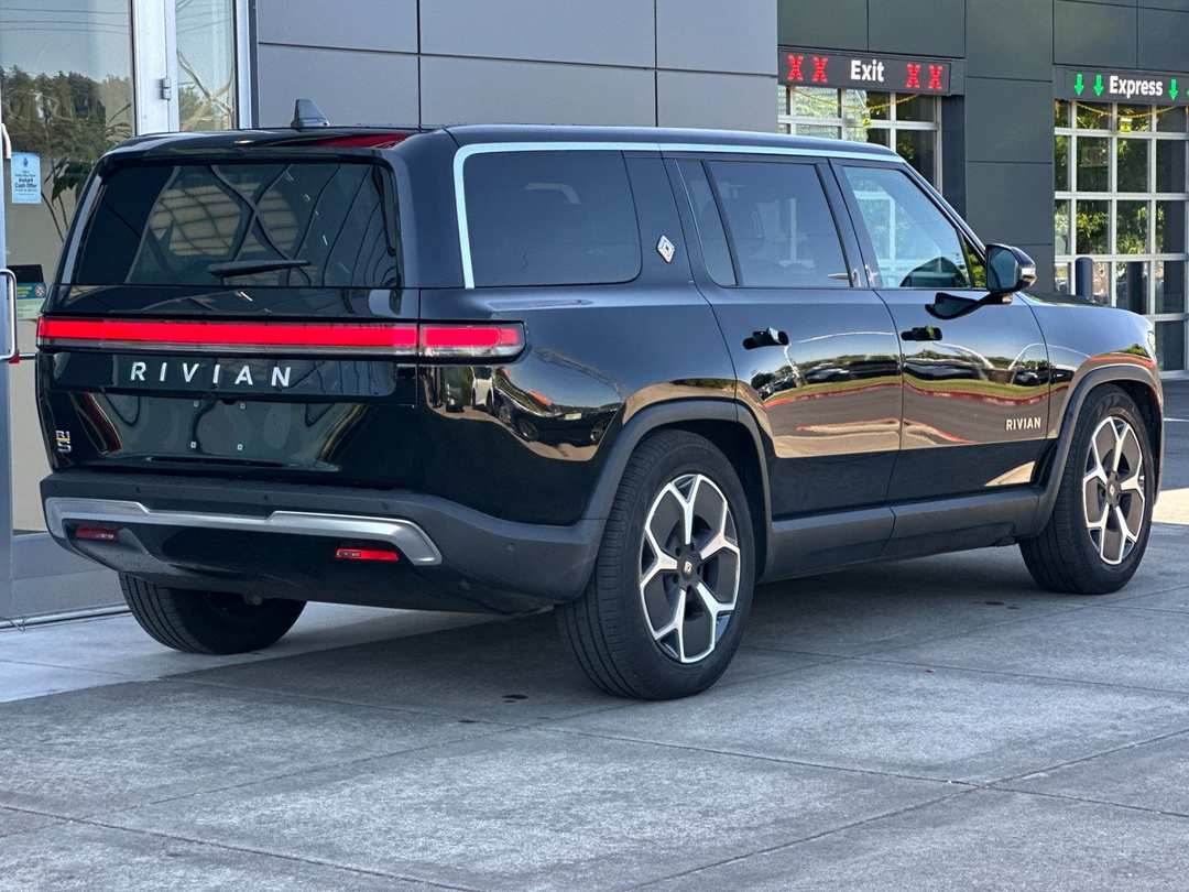 2023 Rivian R1S Adventure - Image 3