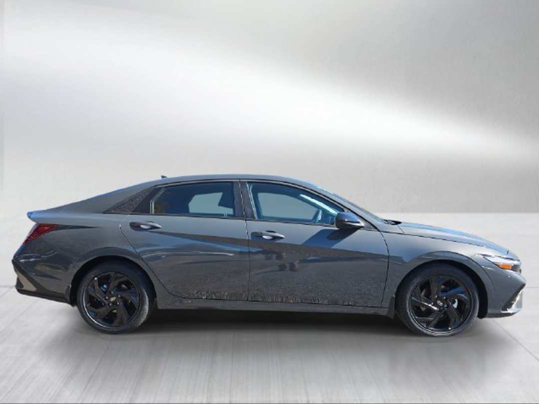 2026 Hyundai Elantra SEL Sport - Image 2