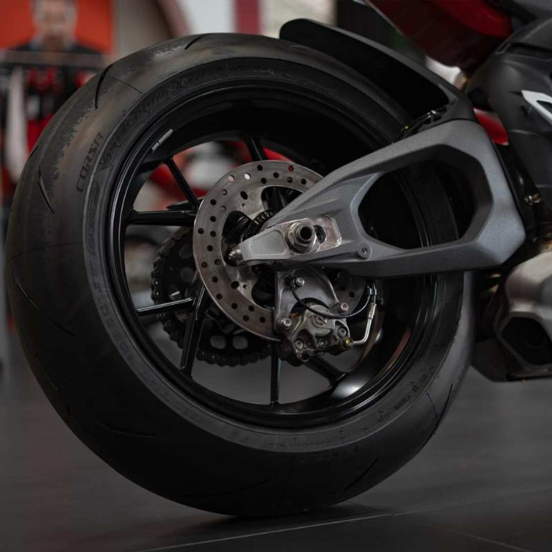 2026 Ducati Streetfighter V4 - Image 3