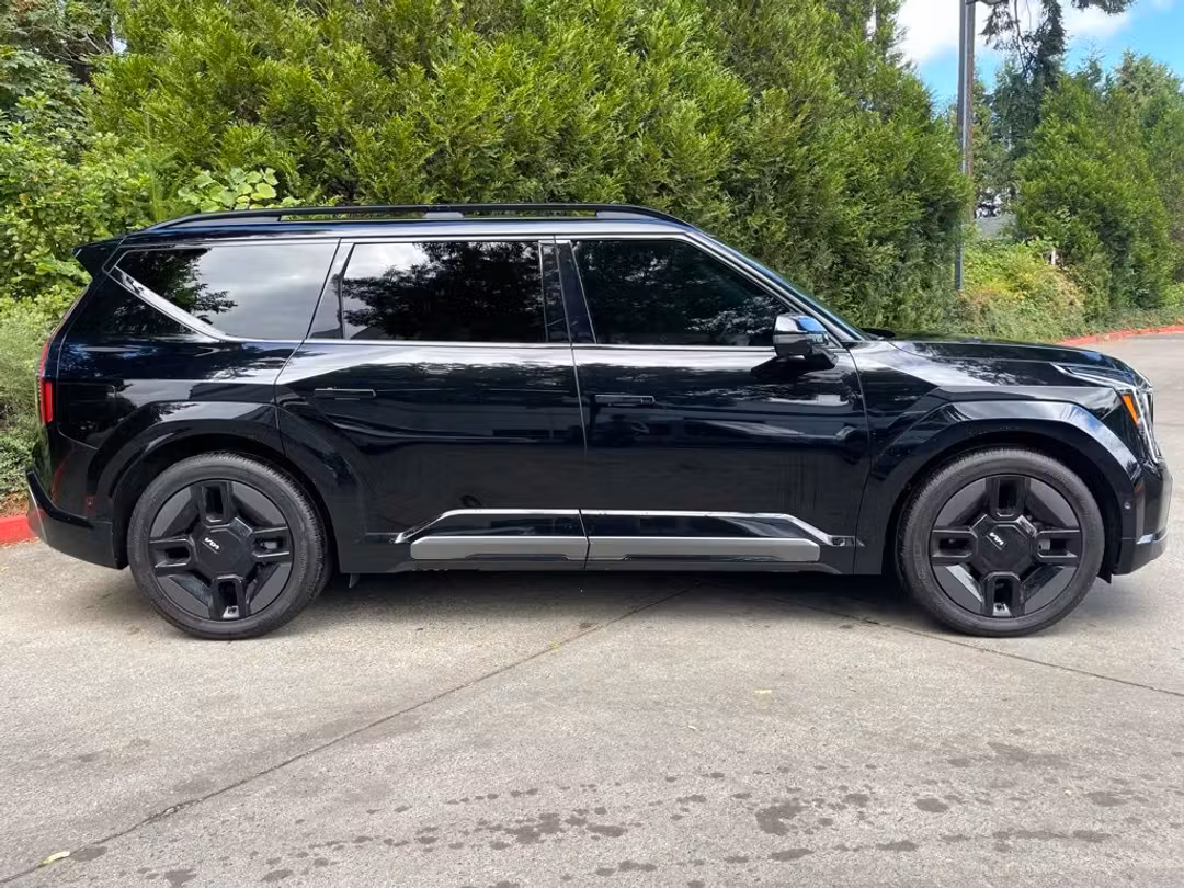 2024 Kia Ev9 GTLine - Image 3