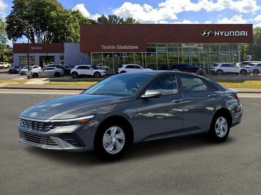 2026 Hyundai Elantra SE - Image 2