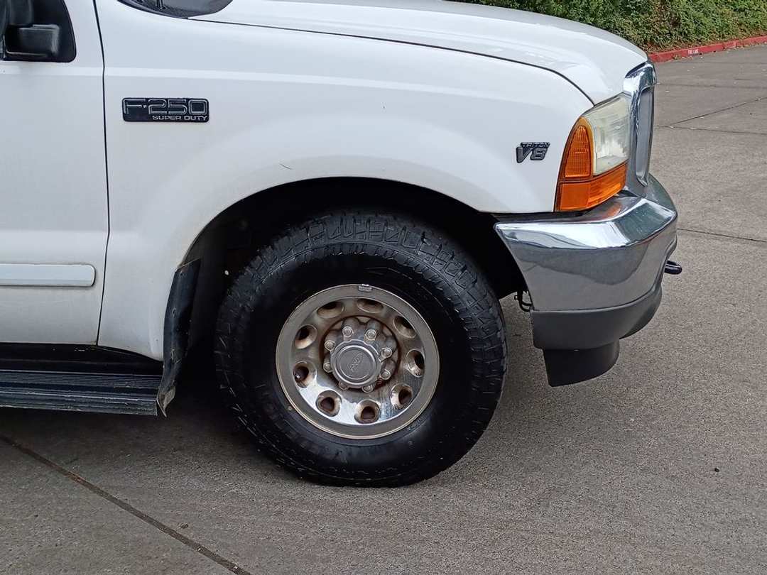 2001 Ford F-250Sd - Image 2