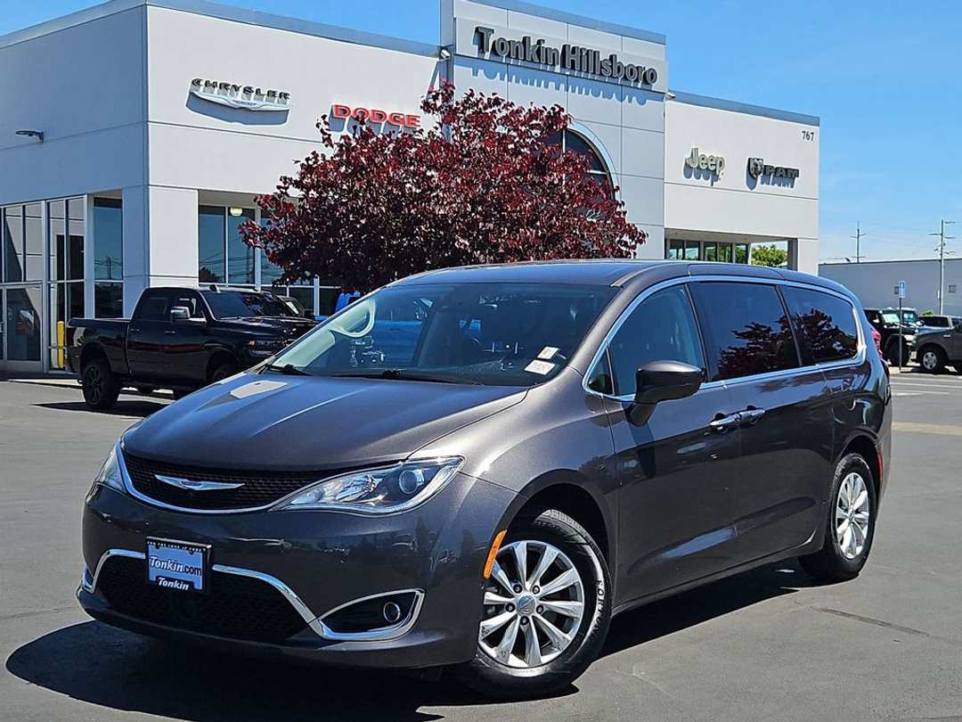 2019 Chrysler Pacifica Touring Plus - Image 2