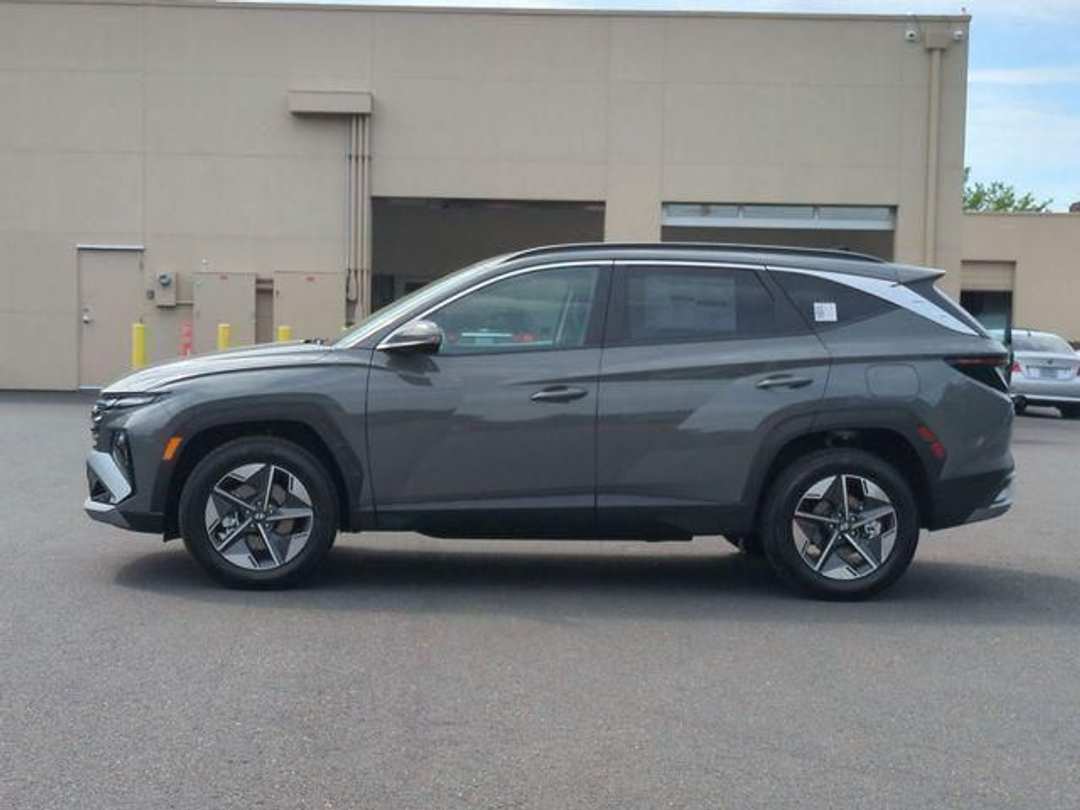 2026 Hyundai Tucson SEL Premium - Image 3