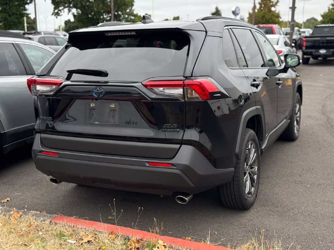 2023 Toyota Rav4 Hybrid XLE Premium - Image 2