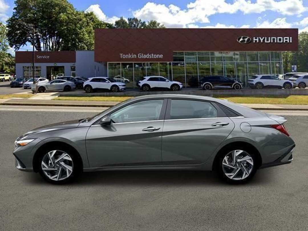 2026 Hyundai Elantra Limited - Image 3