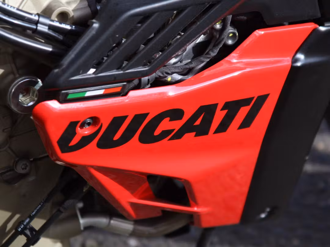 2023 Ducati Streetfighter V4 S - Image 3