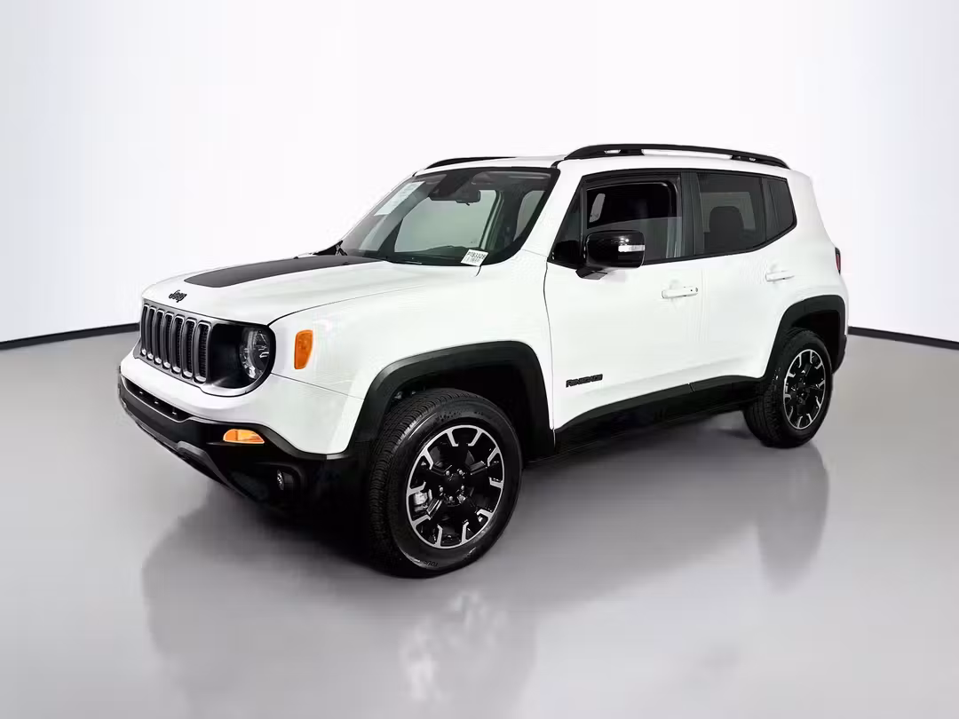 2023 Jeep Renegade Latitude - Image 3