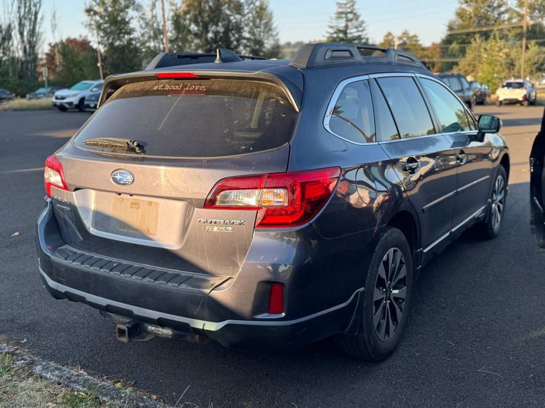 2017 Subaru Outback 2.5i - Image 2
