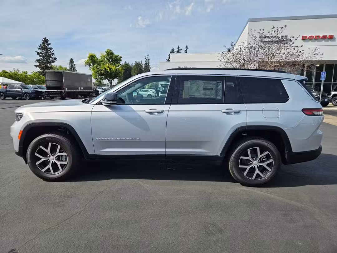 2025 Jeep Grand Cherokee L Limited - Image 3