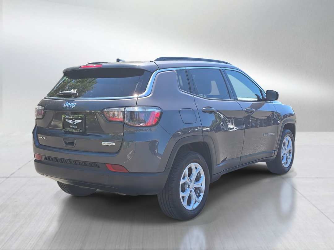 2024 Jeep Compass Latitude - Image 3