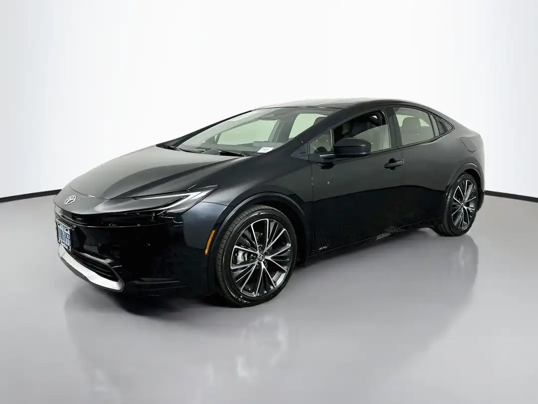 2023 Toyota Prius XLE - Image 3