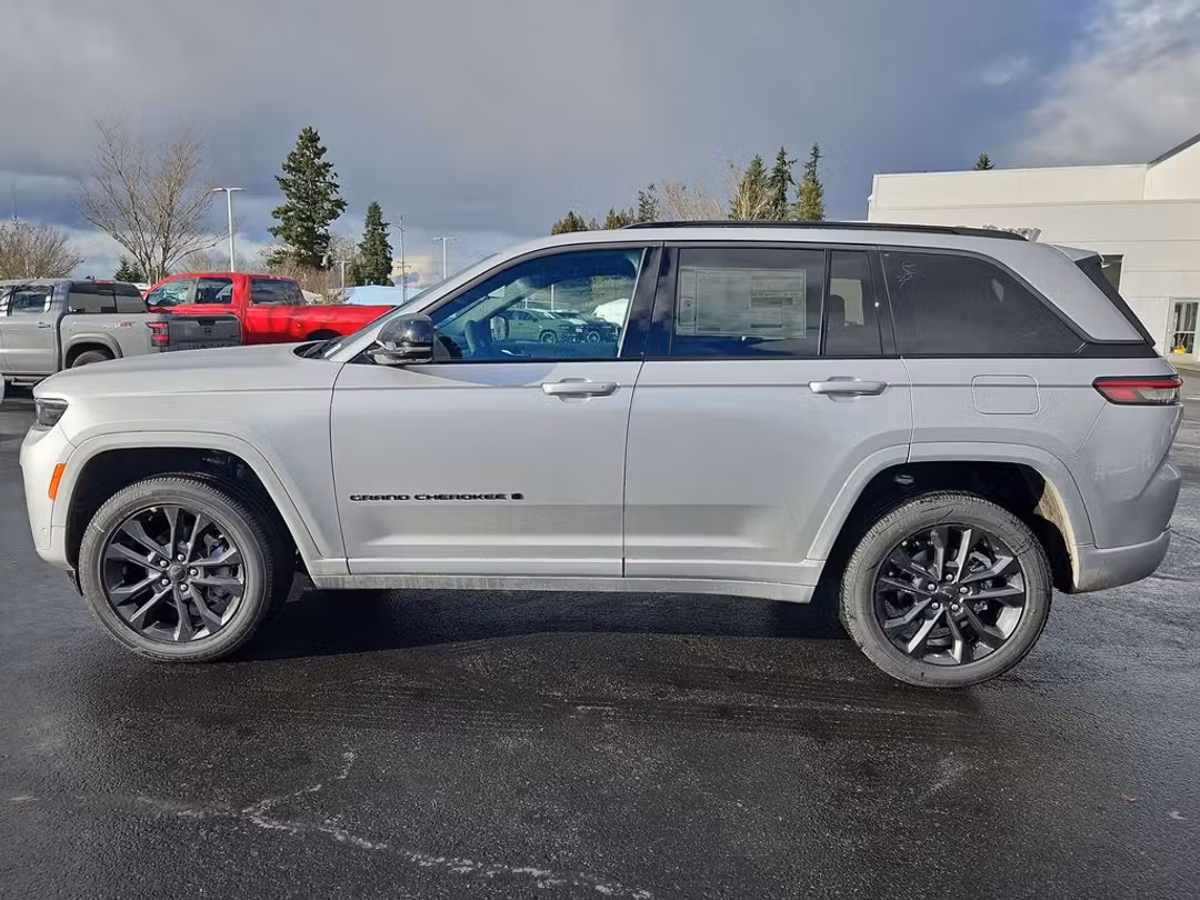 2026 Jeep Grand Cherokee Limited - Image 3