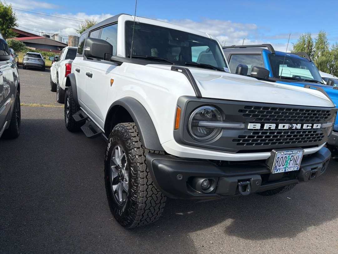 2023 Ford Bronco Badlands - Image 3