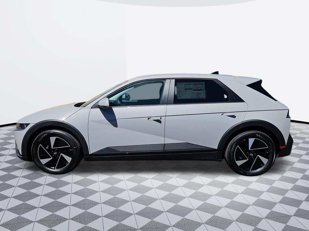 2026 Hyundai Ioniq 5 SE - Image 3