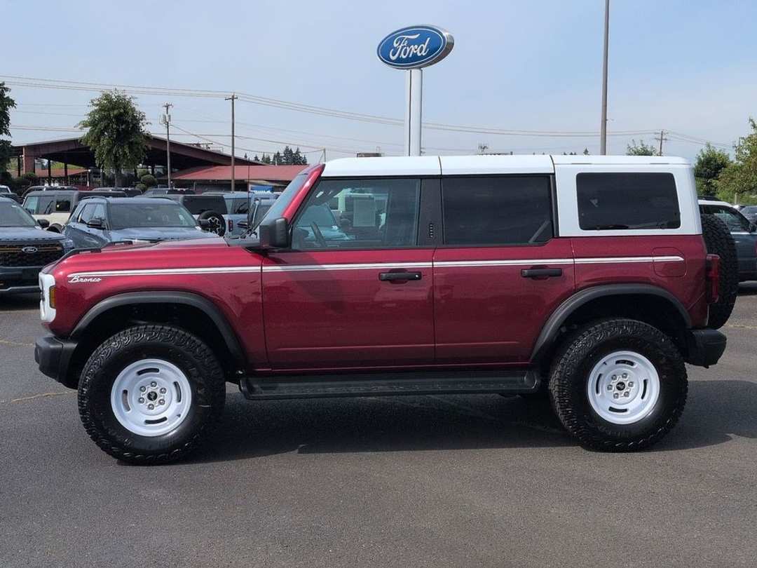 2026 Ford Bronco Heritage Edition - Image 2