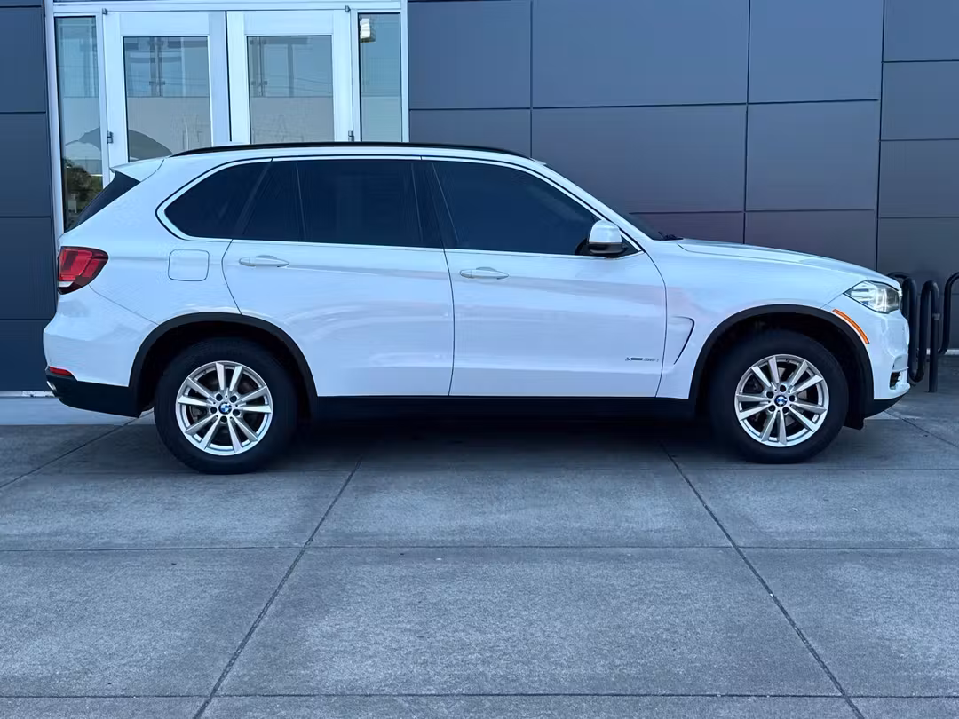 2015 BMW X5 xDrive35i - Image 2