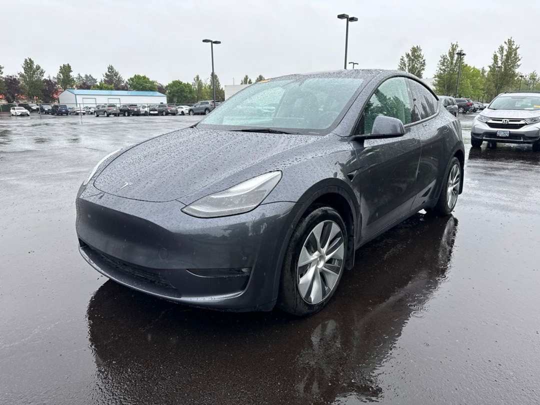 2023 Tesla Model Y Long Range - Image 3
