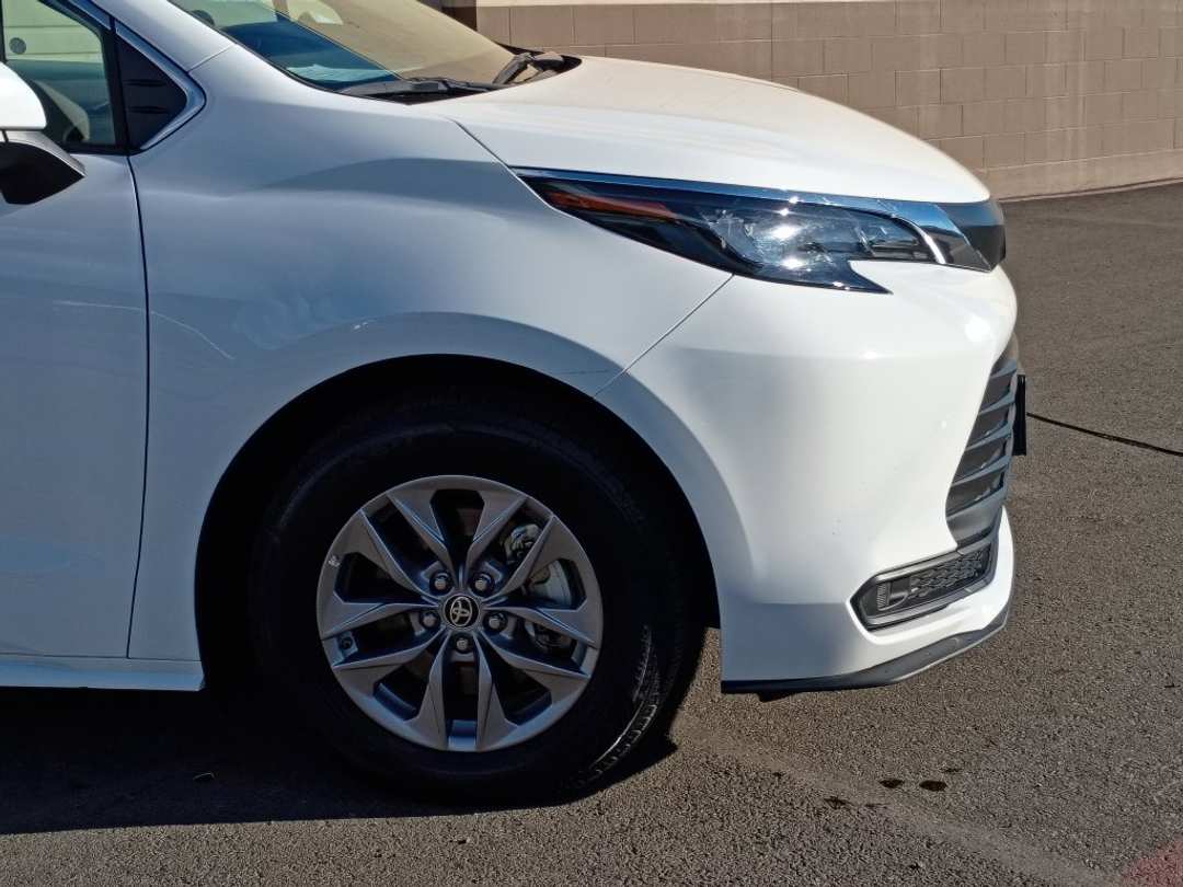 2025 Toyota Sienna LE - Image 2