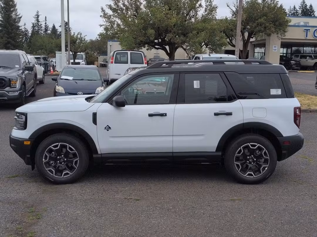 2026 Ford Bronco Sport Outer Banks - Image 2
