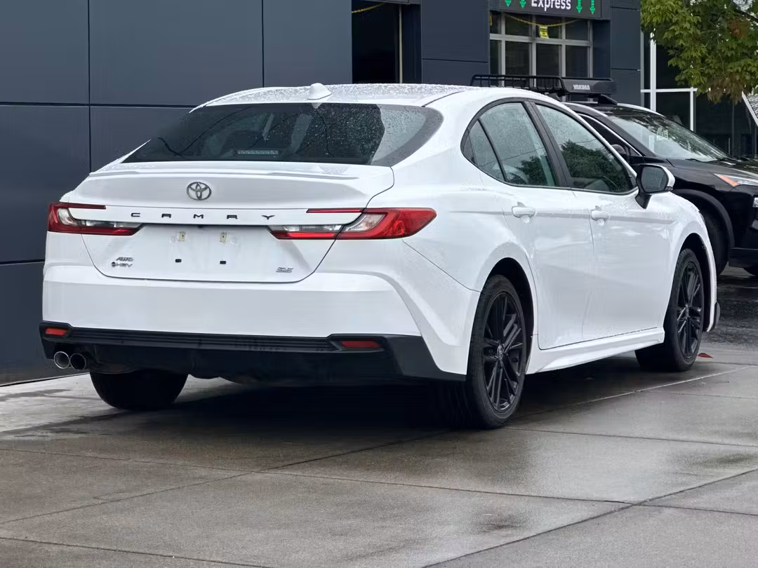 2025 Toyota Camry SE - Image 3