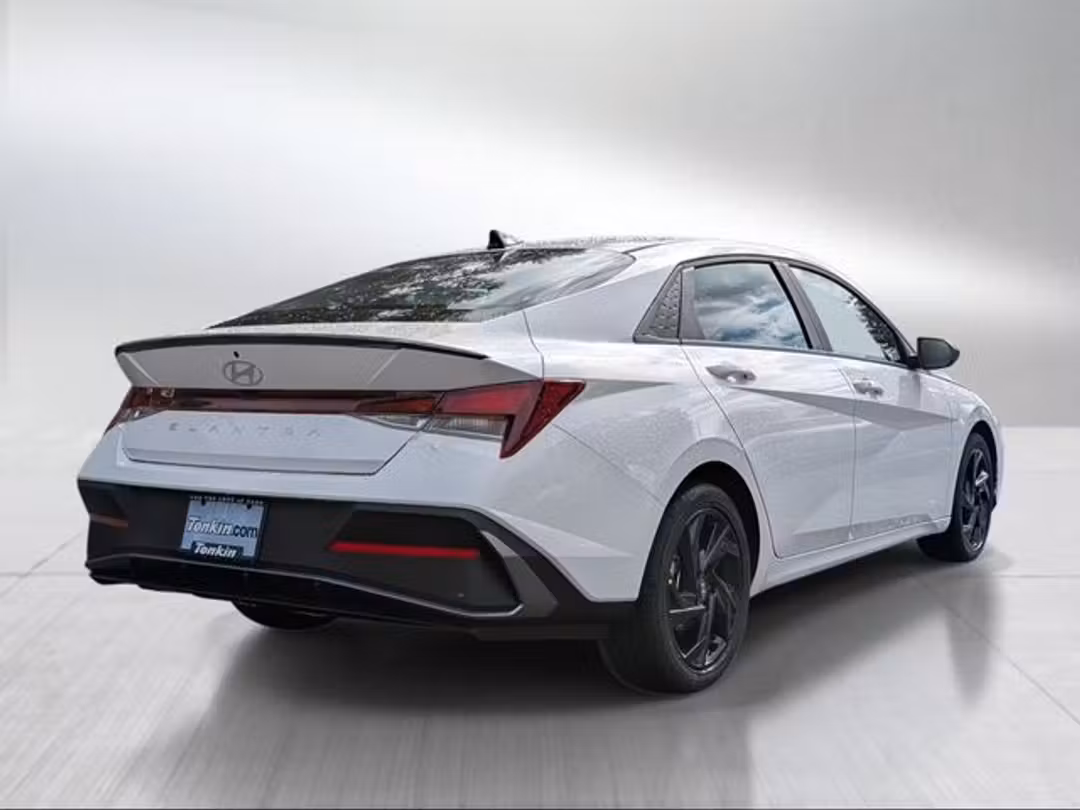 2026 Hyundai Elantra SEL Sport - Image 3