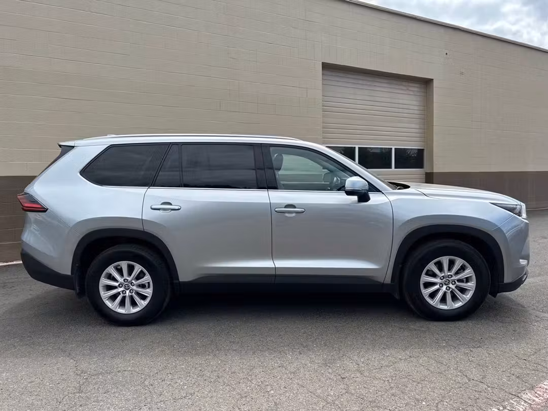 2025 Toyota Grand Highlander Hybrid XLE - Image 3