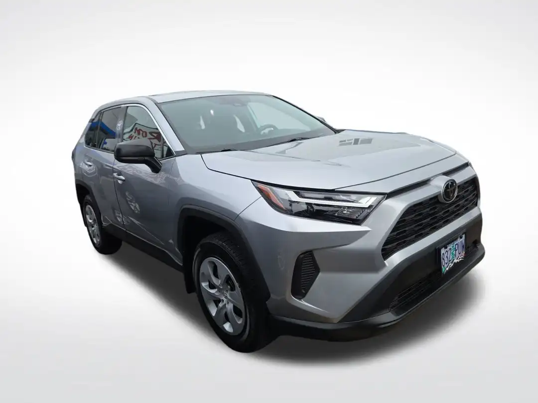 2025 Toyota Rav4 LE - Image 3