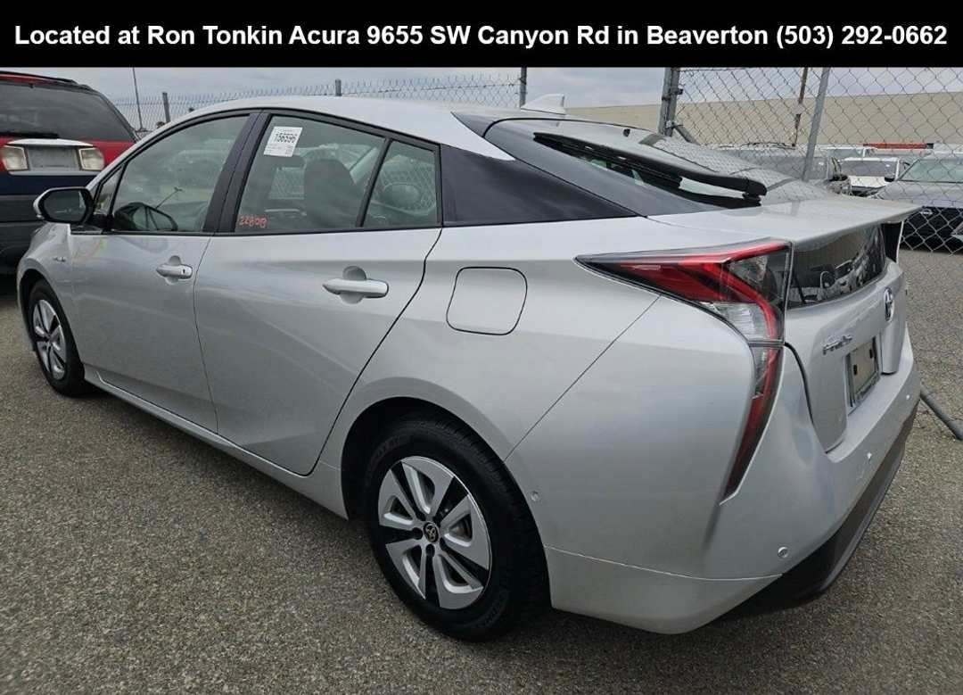 2018 Toyota Prius Three - Image 3