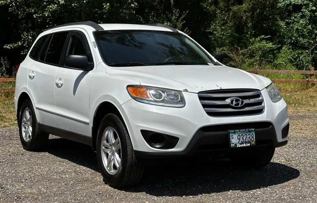 2012 Hyundai Santa Fe GLS - Image 2
