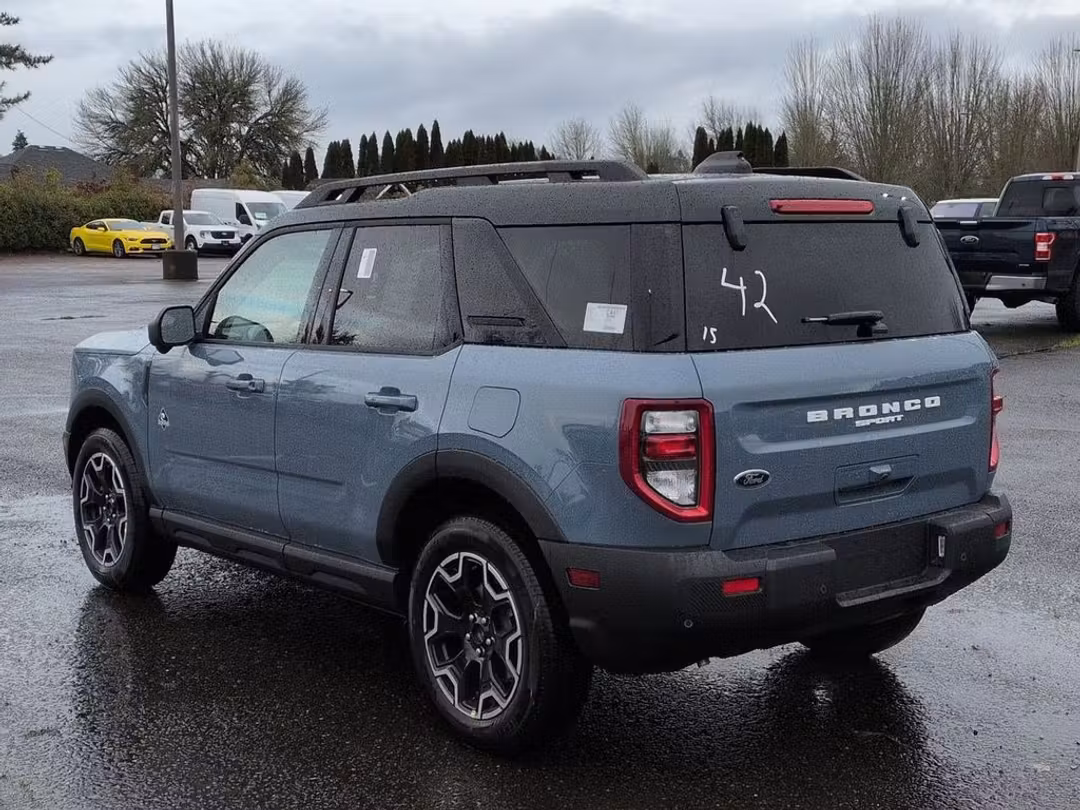 2025 Ford Bronco Sport Outer Banks - Image 3