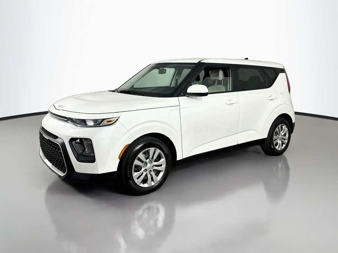 2022 Kia Soul LX - Image 3