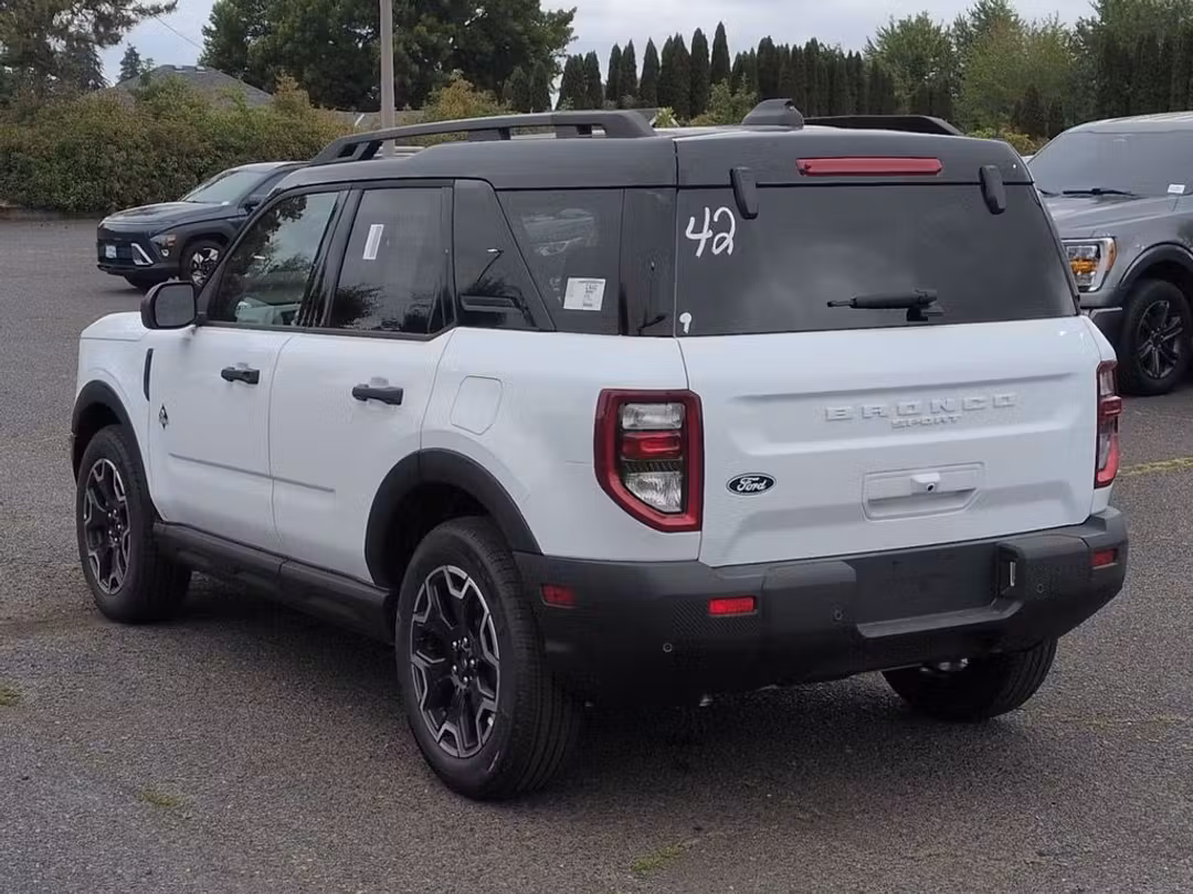 2026 Ford Bronco Sport Outer Banks - Image 3