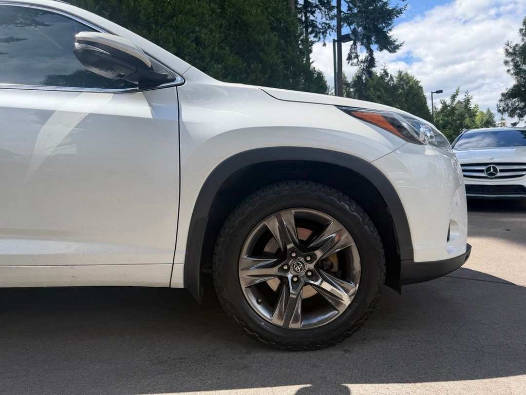 2018 Toyota Highlander Limited Platinum - Image 3