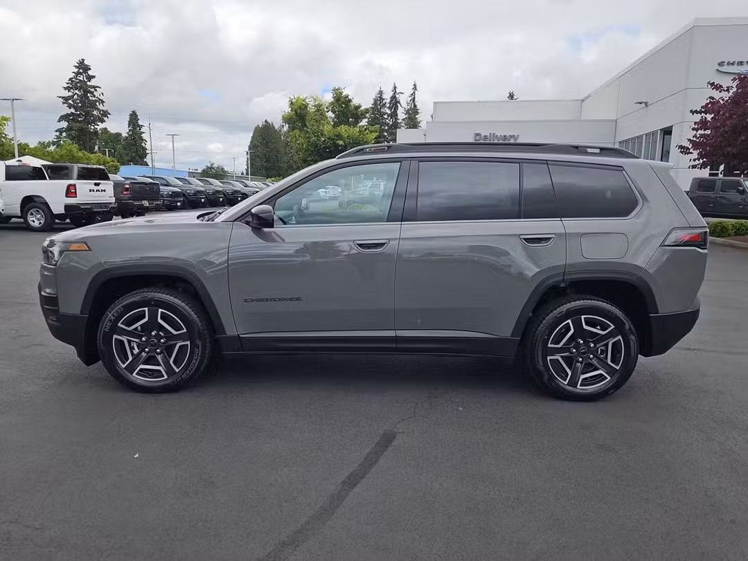 2026 Jeep Cherokee Laredo - Image 3