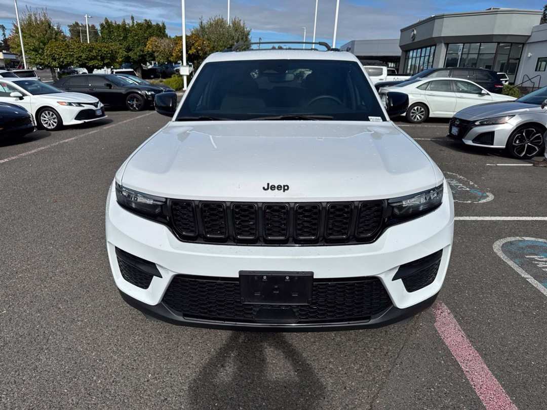 2023 Jeep Grand Cherokee Altitude X - Image 2