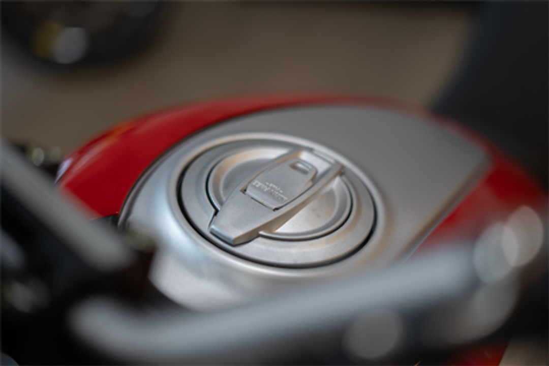 2025 Ducati Scr Icon - Image 3