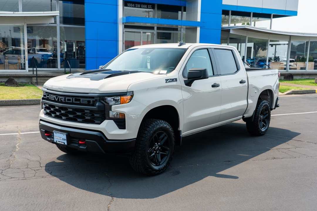 2026 Chevrolet Silverado 1500 Custom Trail Boss - Image 2