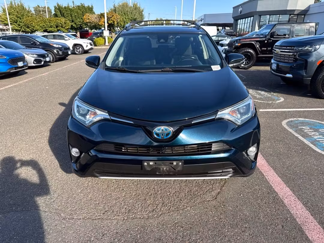 2018 Toyota Rav4 Hybrid XLE - Image 2