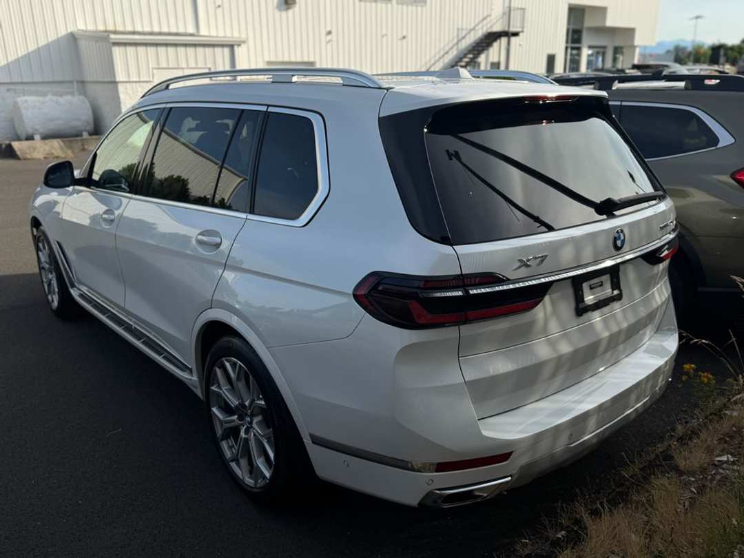 2023 BMW X7 xDrive40i - Image 2