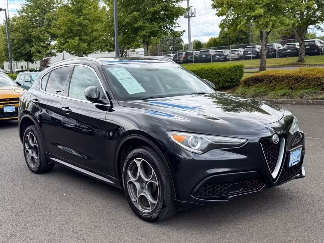2018 Alfa Romeo Stelvio Base - Image 2