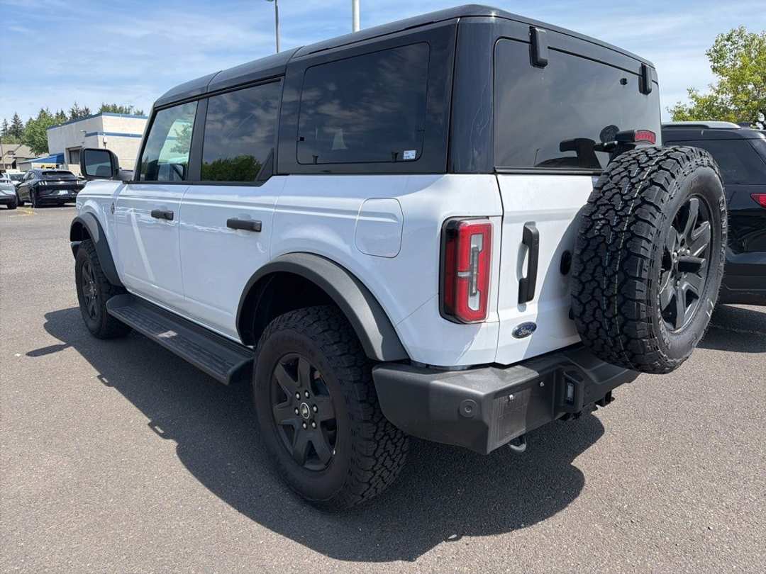 2025 Ford Bronco Outer Banks - Image 3