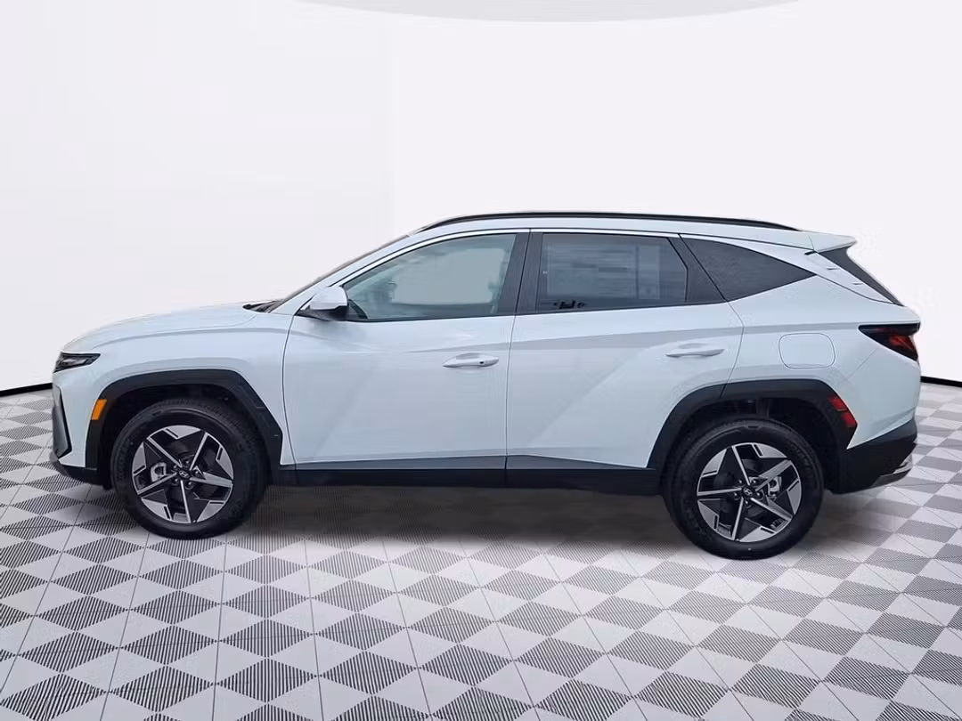 2026 Hyundai Tucson Hybrid SEL - Image 3