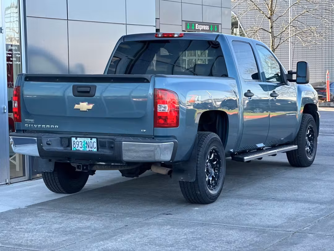 2010 Chevrolet Silverado 1500 LT - Image 3