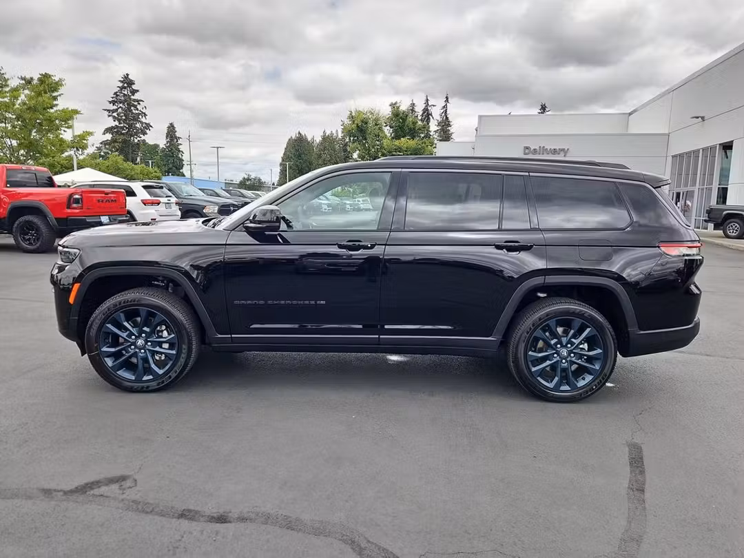 2026 Jeep Grand Cherokee L Limited - Image 3