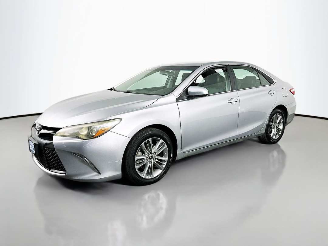 2015 Toyota Camry SE - Image 3