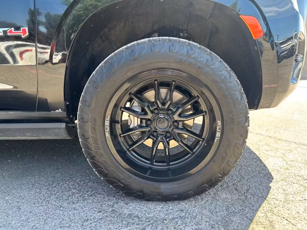 2023 GMC Yukon AT4 - Image 2